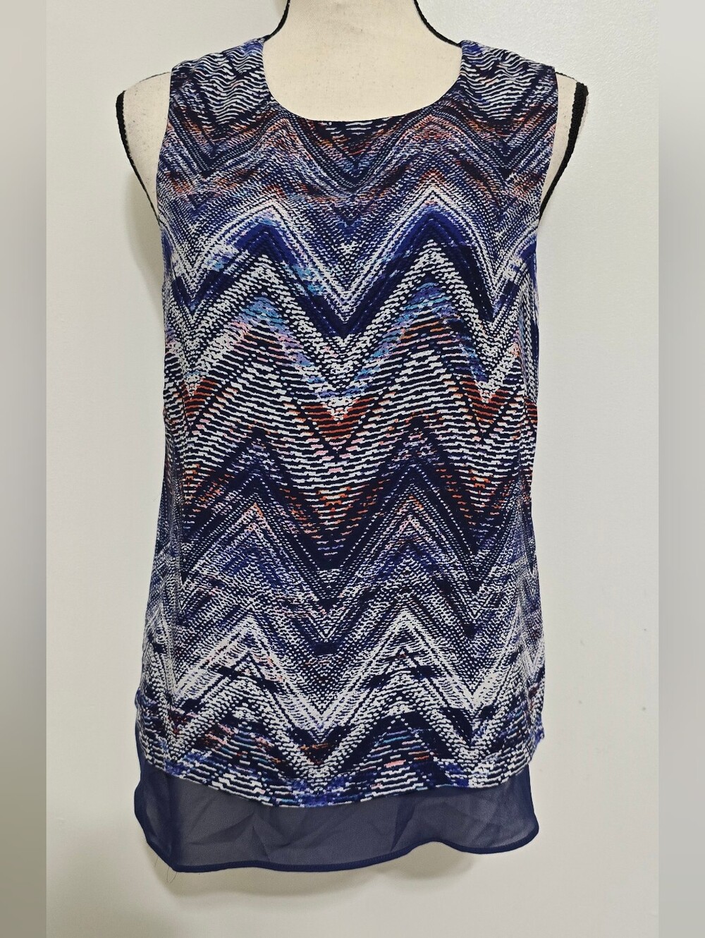 ROSE + OLIVE size Medium Sleeveless Chevron Print Overlay Tank Blouse Navy Multi